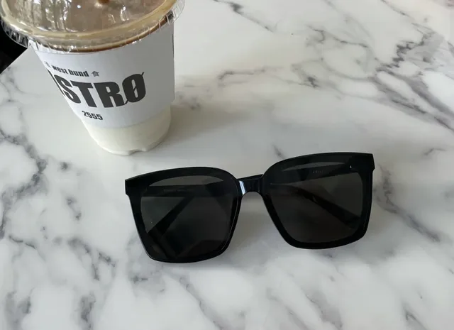 Oversized Square Black Frame Sunglasses 2