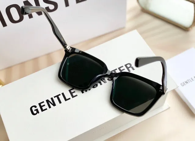 Oversized Square Black Frame Sunglasses 3