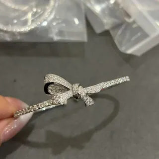 pulsera de muñeca con motivo de lazo pavé-set