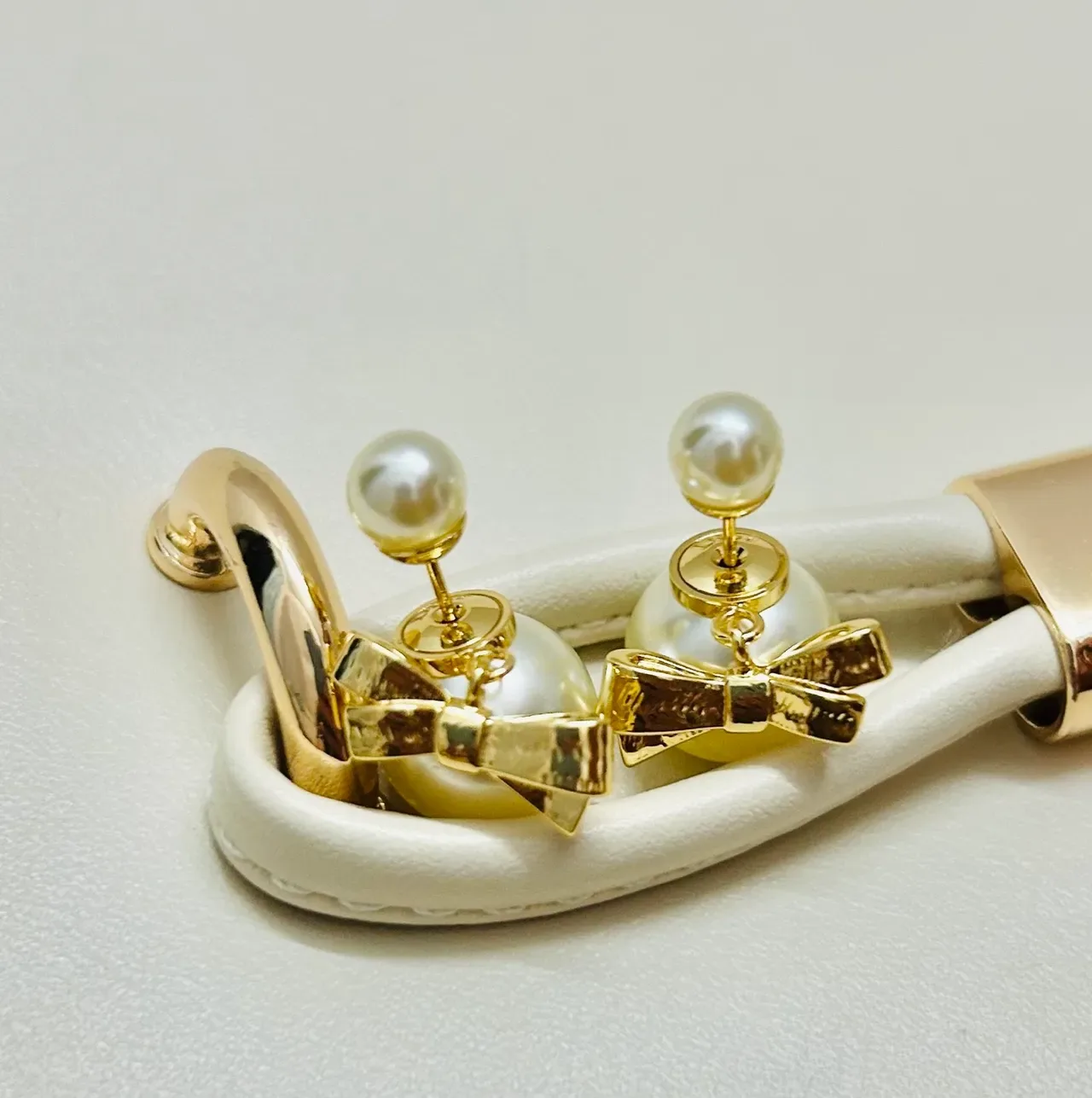 Pearl and Gold Bow Dangling Earrings 4