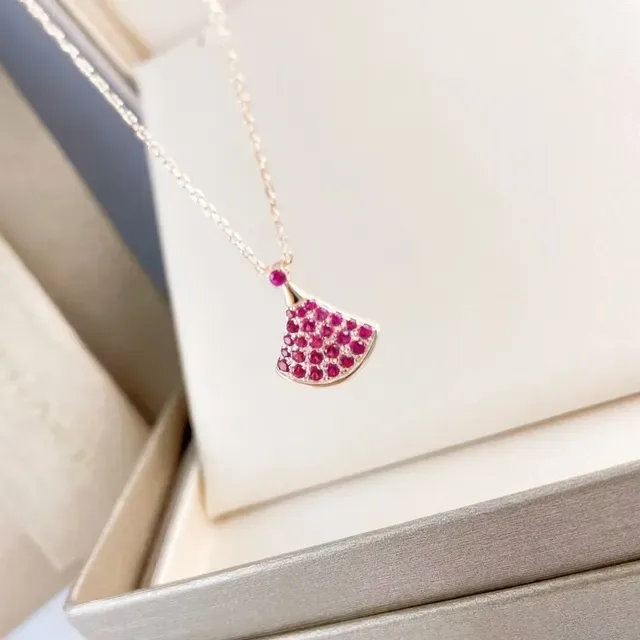Pink Gold Fan-Shaped Pavé Pendant Rose Setting Necklace 5
