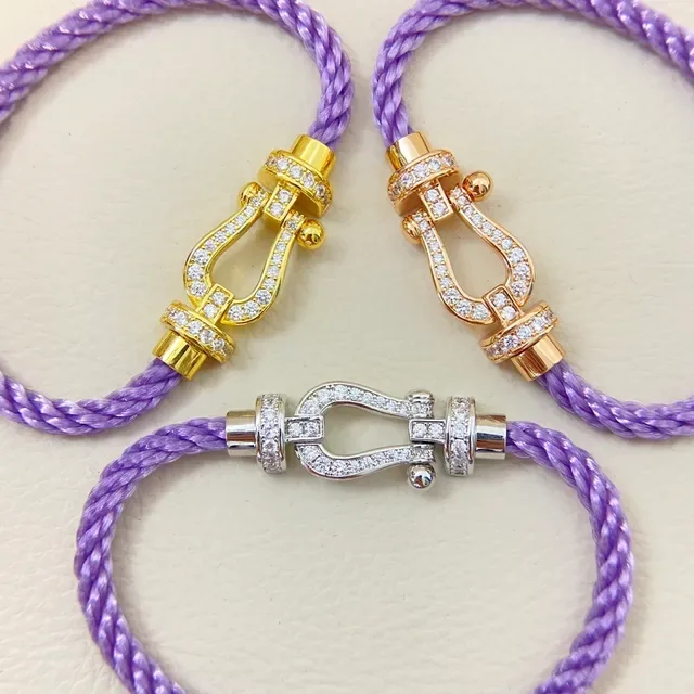 Pulseira de cordão trançado roxo e dourado com fecho em forma de ferradura 3