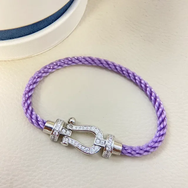 Pulseira de cordão trançado roxo e dourado com fecho em forma de ferradura 5