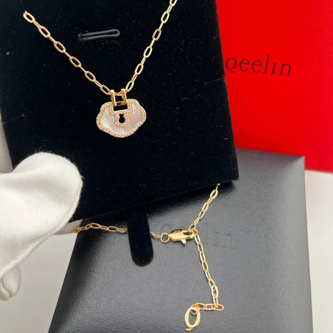 Qeelin Wulu Red Gold Cloud-Shaped Lock Pendant Pavé Crystal Border Necklace 5
