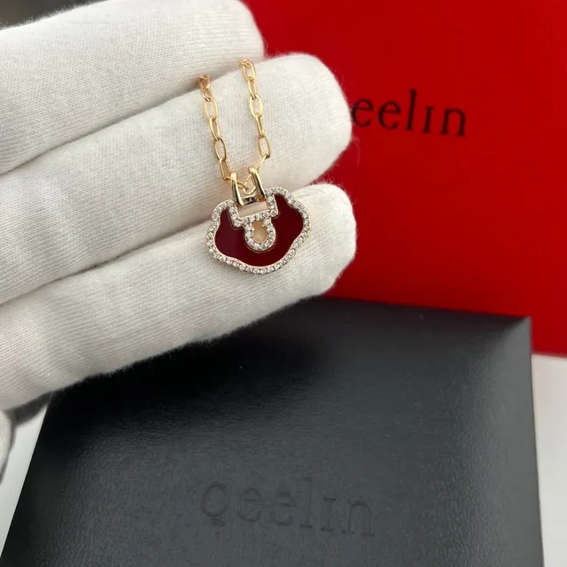 Qeelin Wulu Red Gold Cloud-Shaped Lock Pendant Pavé Crystal Border Necklace 7