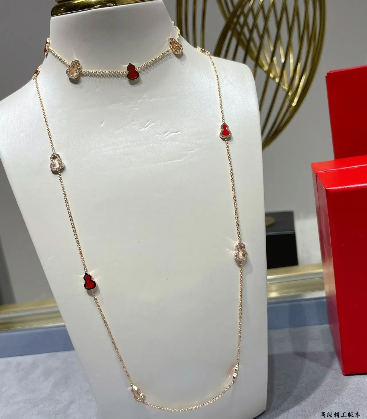 qeelr Chaîne Dorée Rouge Émail Calebasse Charms Collier 5