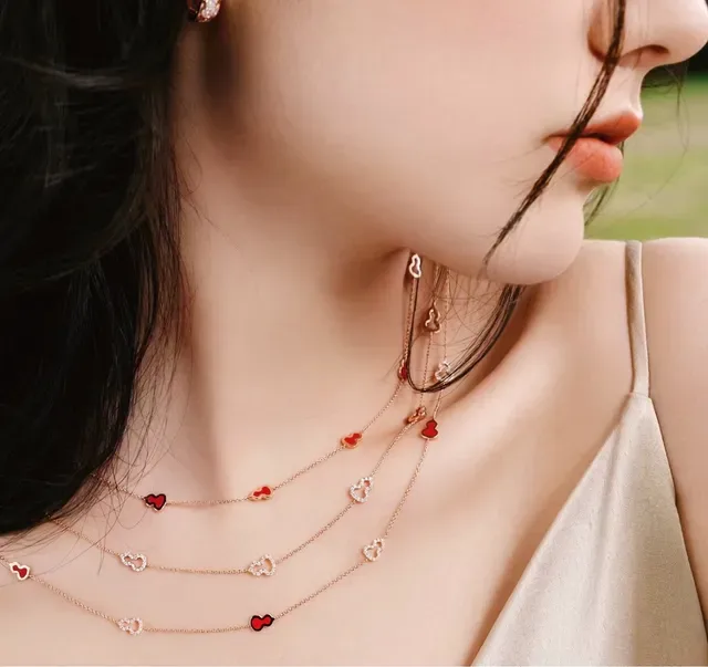qeelr Chaîne Dorée Rouge Émail Calebasse Charms Collier 9