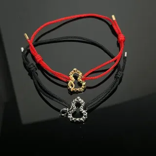 Pulsera de cordón trenzado rojo y negro con cierre de nudo ajustable