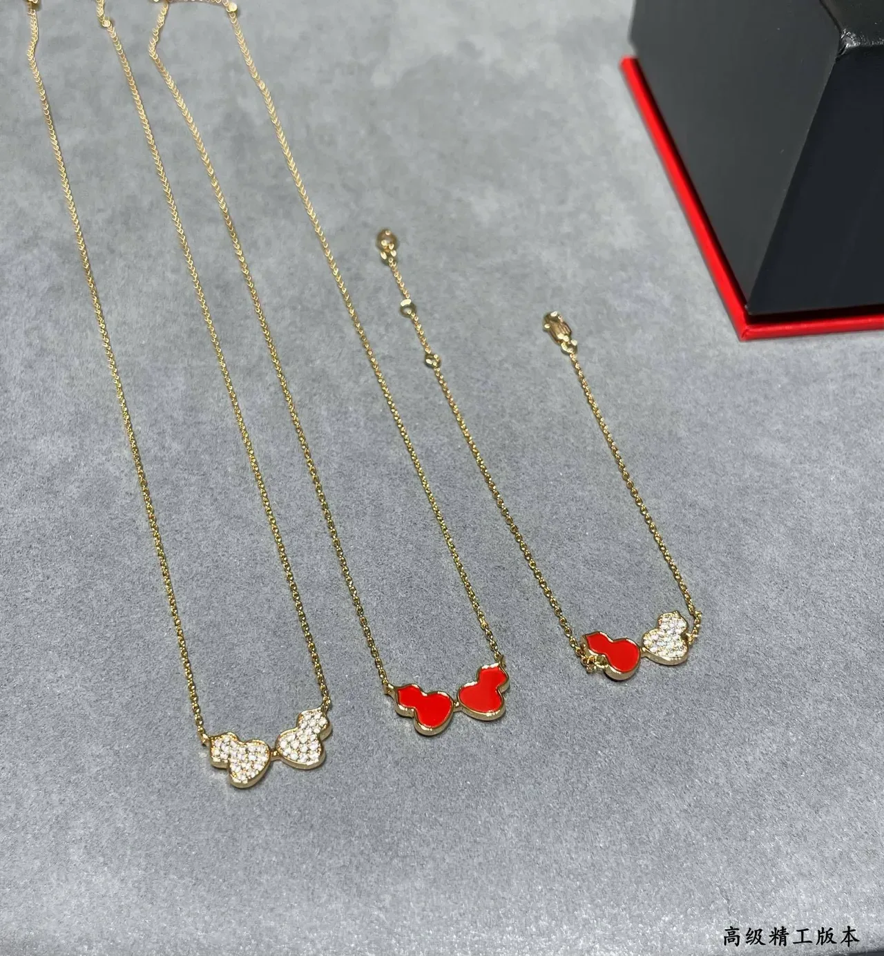 Red Gold Chain Dual-Heart Charm Bracelet 4
