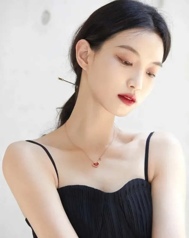 Red Gold Chain Enamel Pendant Necklace 8