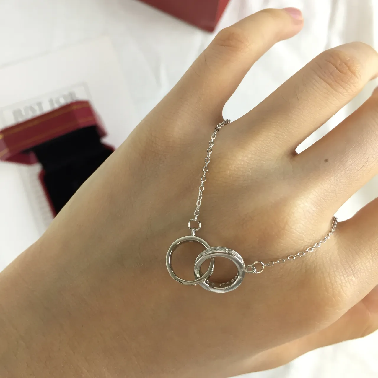 سلسلة فضية أسود مع قفصة interlocking ring pendant pave-set stones 4