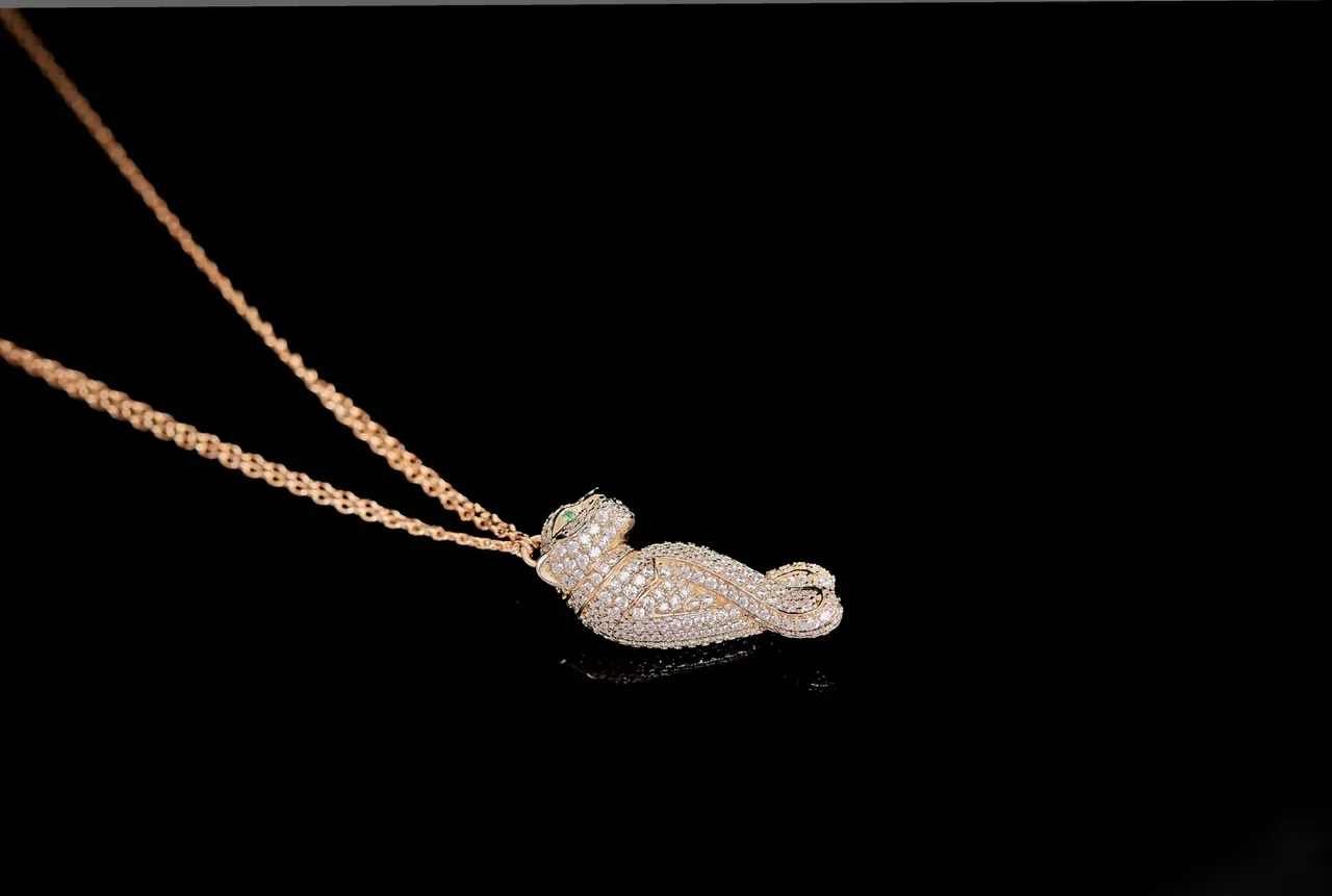 Silver Gold Leopard-Shaped Pendant Pavé-Set Crystals Necklace 4