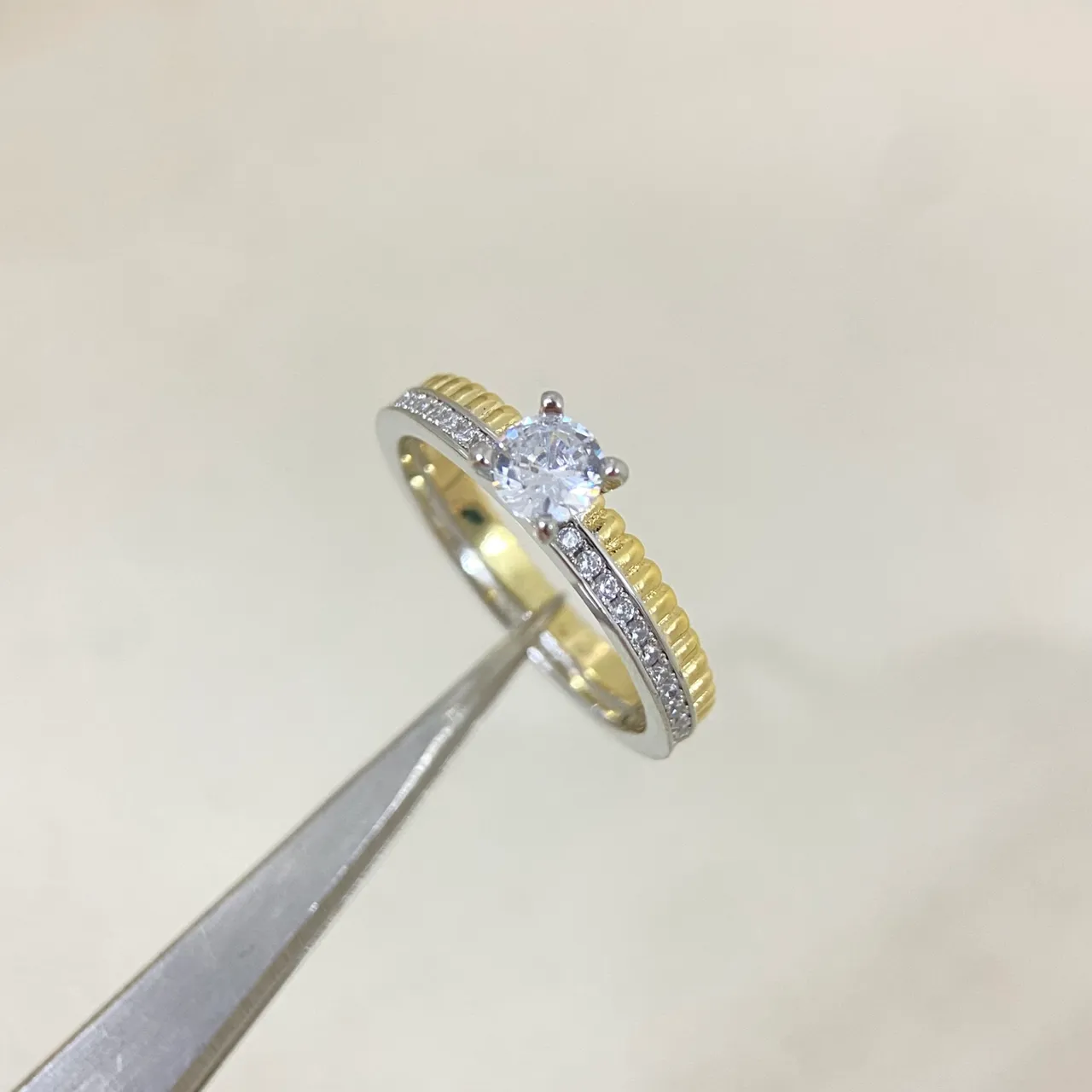 Silver Gold Solitaire Center Stone Pavé-Set Side Bands Ring 5