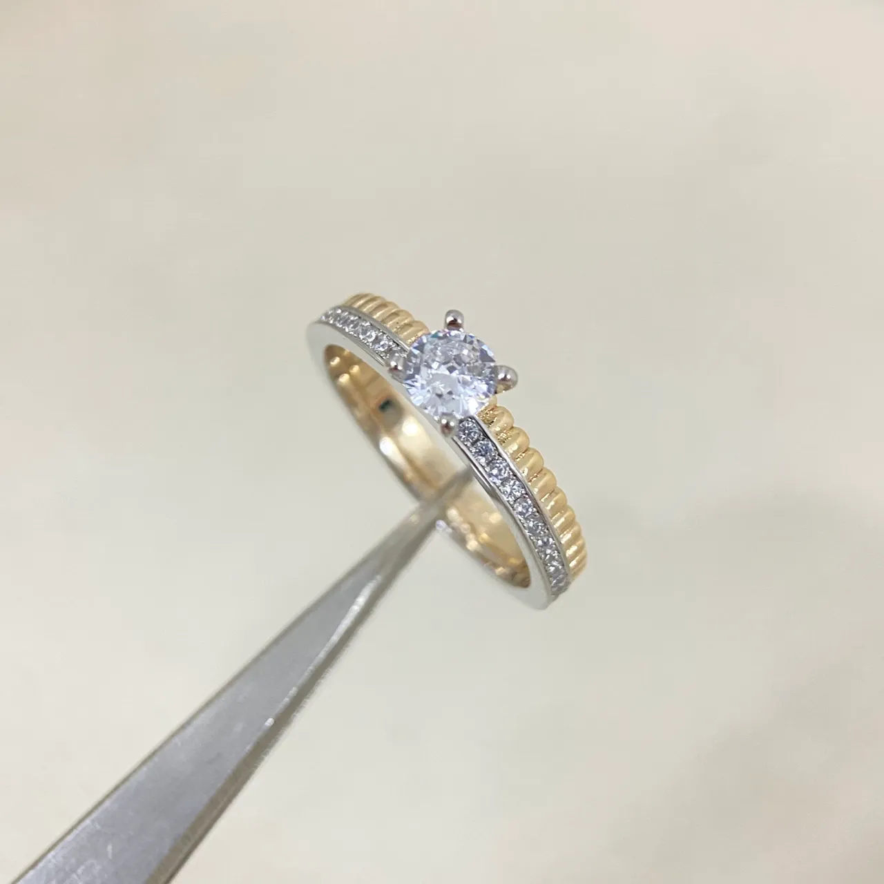 Silver Gold Solitaire Center Stone Pavé-Set Side Bands Ring 6
