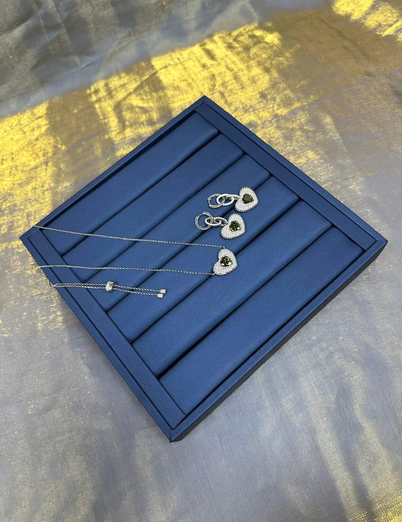 Silver Navy Heart-Shaped Pavé-Set Earrings 8