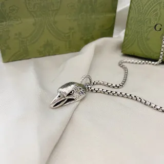 Collier avec pendentif tête d'oiseau et chaîne boîte ton argenté