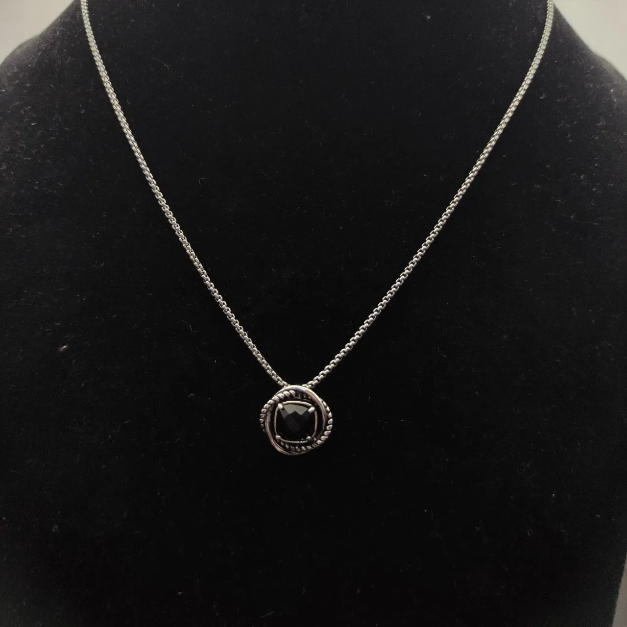 Silver-Toned Rope Bezel Black Faceted Stone Pendant Necklace 5