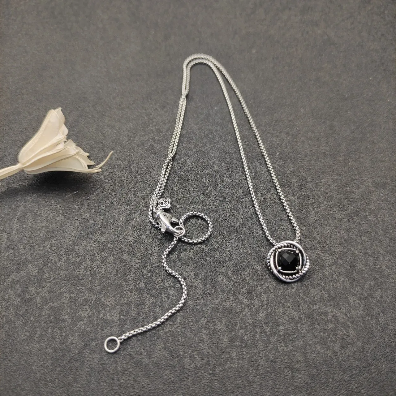 Silver-Toned Rope Bezel Black Faceted Stone Pendant Necklace 8