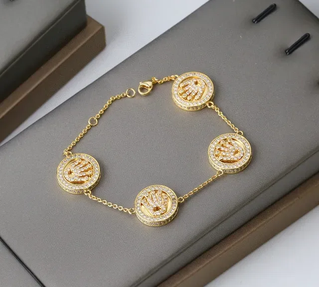 Silver White Chain Four Circular Charms Bracelet 5