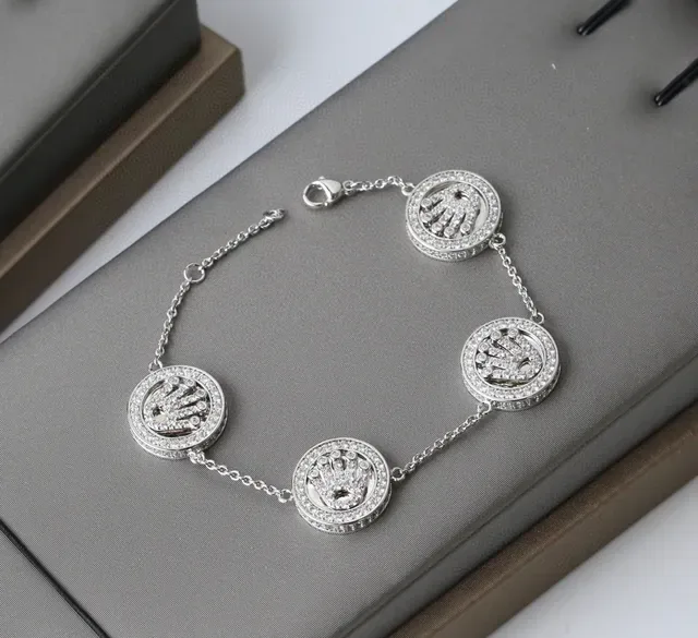 Silver White Chain Four Circular Charms Bracelet 6