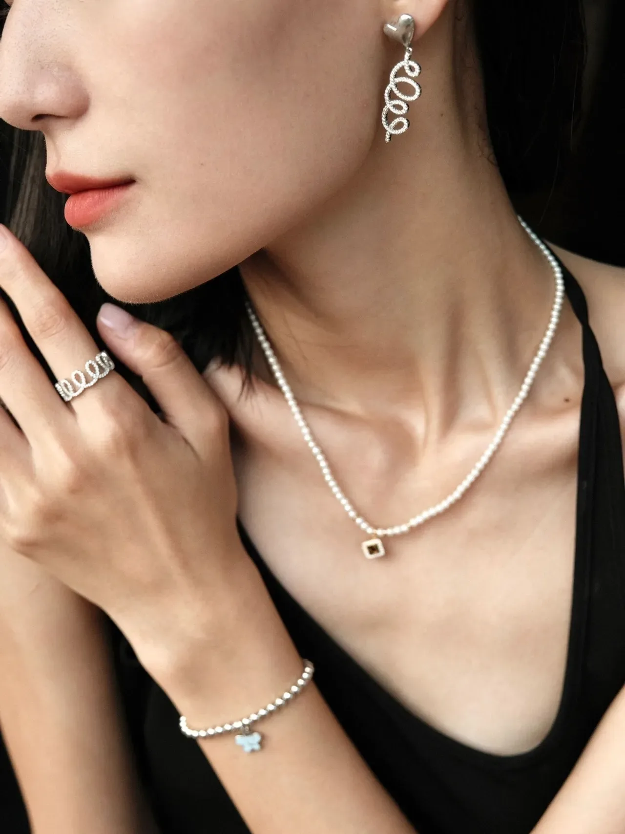 Silver White Heart-Shaped Stud Top Dangling Crystal Loops Earrings 2