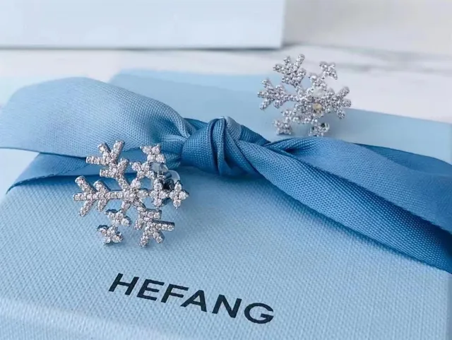 Silver White Snowflake-Shaped Pavé-Set Earrings 4