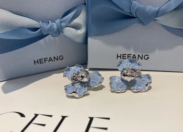 Starfish-Shaped Pavé Light Blue Stone Stud Earrings 6