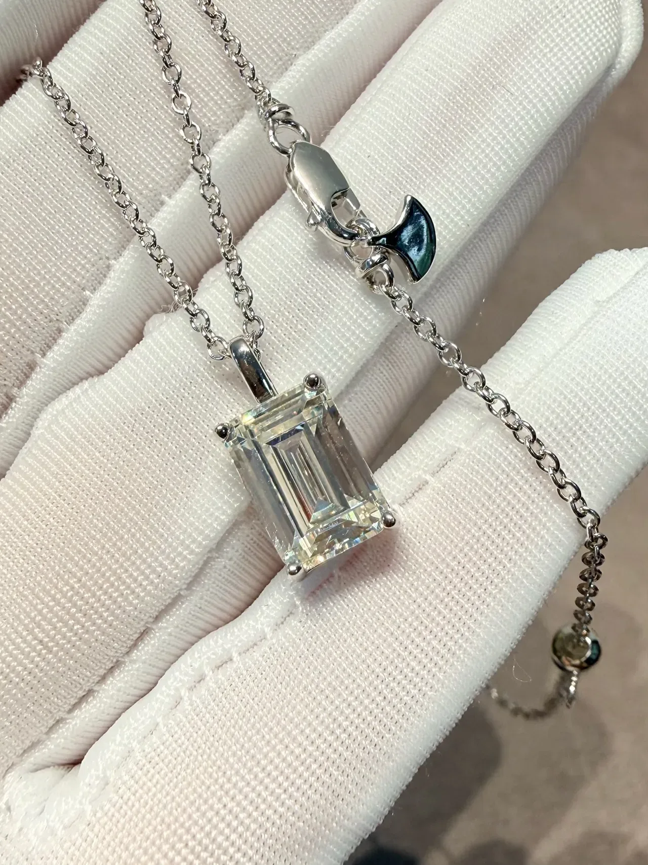 Transparent Silver Emerald-Cut Stone Four-Prong Setting Necklace 8