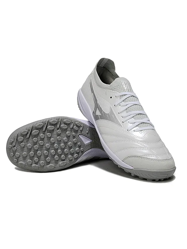 Chaussures de football pour herbe artificielle, upper synthétique matelassé blanc et gris, languette en mesh 2