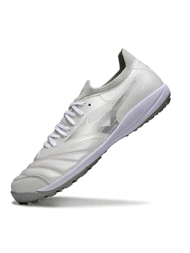 Chaussures de football pour herbe artificielle, upper synthétique matelassé blanc et gris, languette en mesh 4