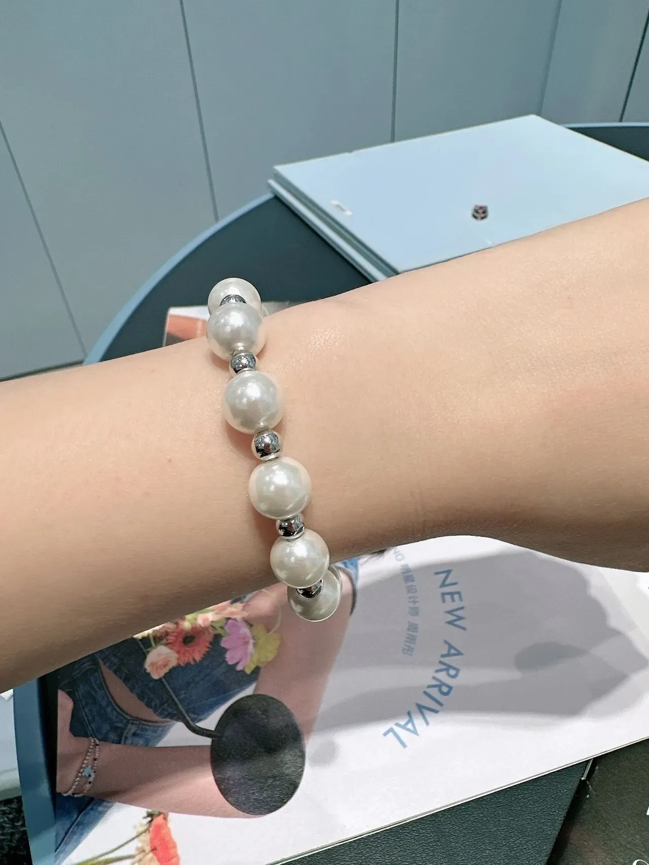 White Red Pearl-Beaded Heart-Charm Pendant Bracelet 2