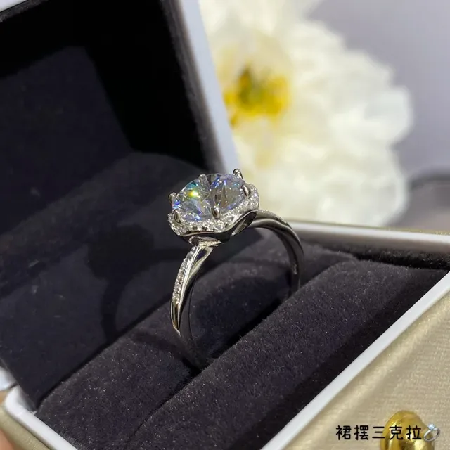 White Silver Halo-Set Round-Cut Center Stone Ring 3