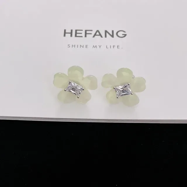 White Transparent Flower-Shaped Translucent Petal Earrings 4