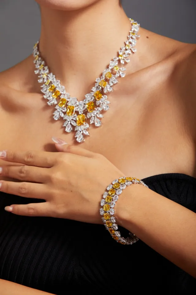 White Yellow Floral Motif Bib-Style Necklace 8