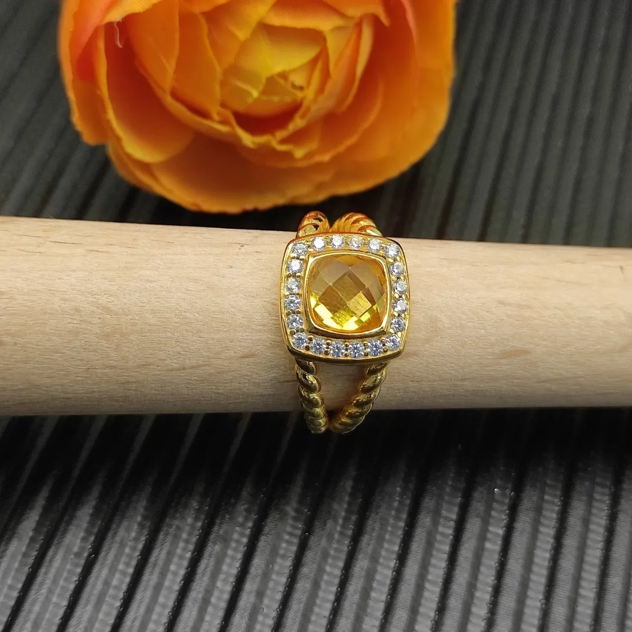Yellow Gold Cushion-Cut Central Stone Halo Of Pavé Clear Stones Ring 3