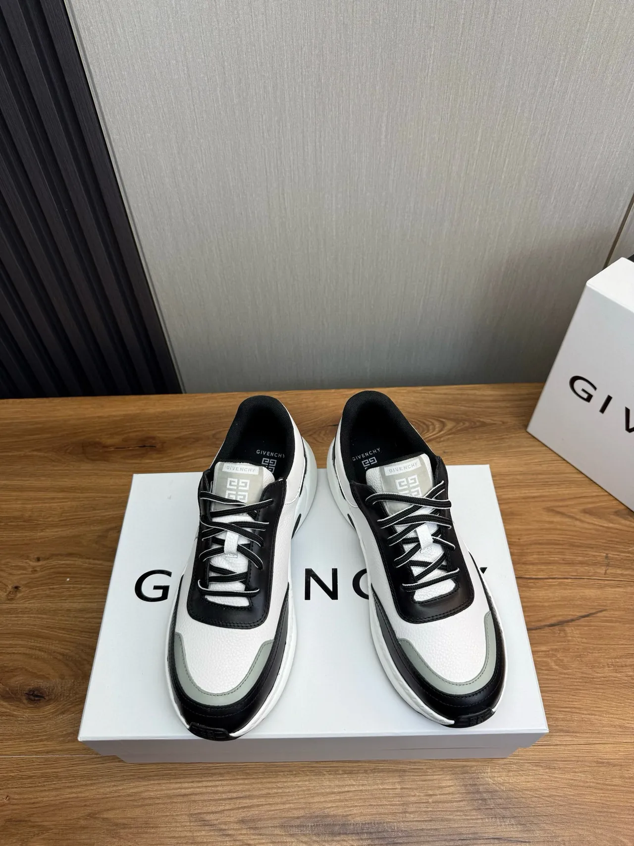 Givenchy City Sport Tênis Chunky Branco e Preto 2