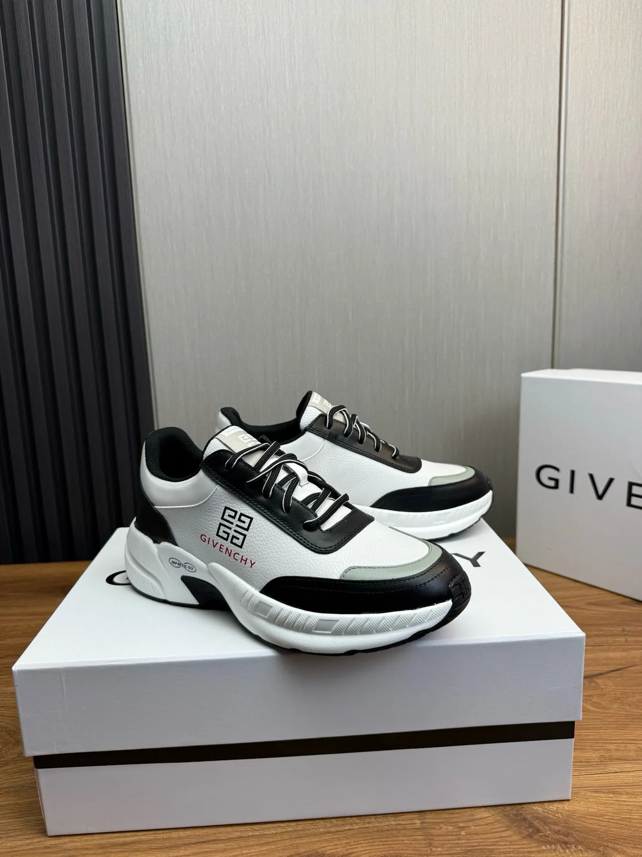 Givenchy City Sport Tênis Chunky Branco e Preto 3