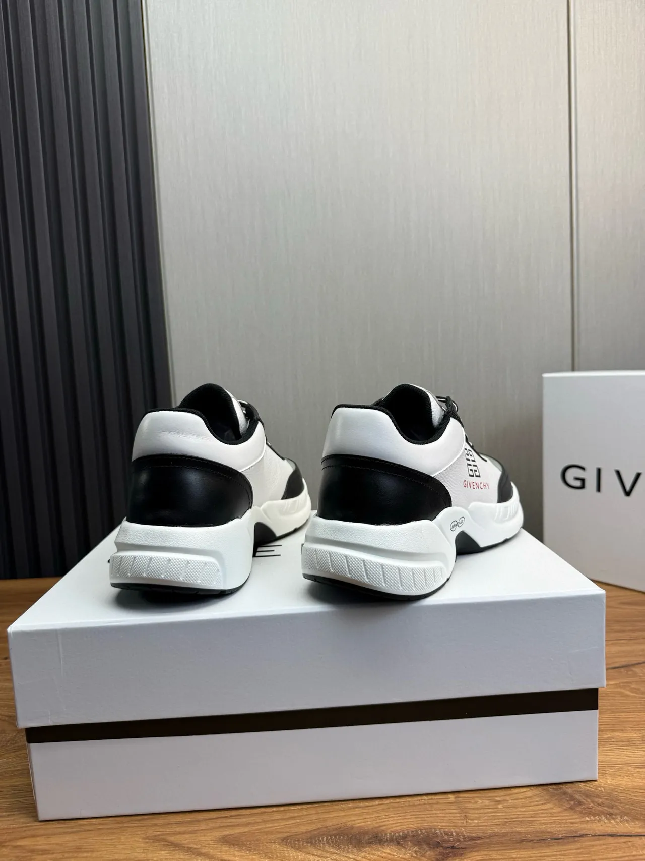 Givenchy City Sport Tênis Chunky Branco e Preto 5