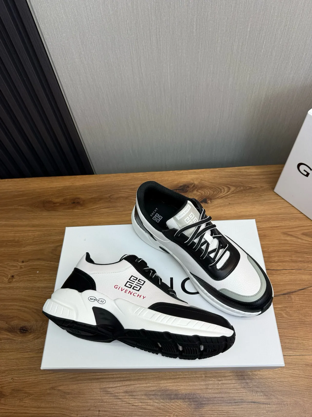 Givenchy City Sport Tênis Chunky Branco e Preto 6