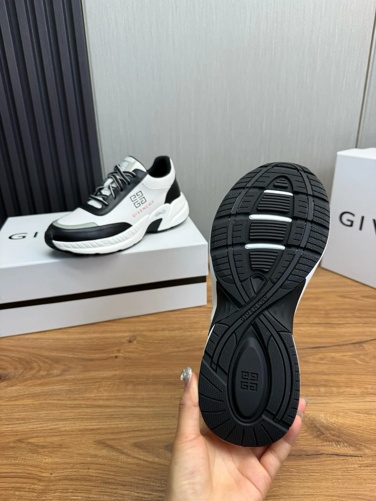 Givenchy City Sport Tênis Chunky Branco e Preto 10