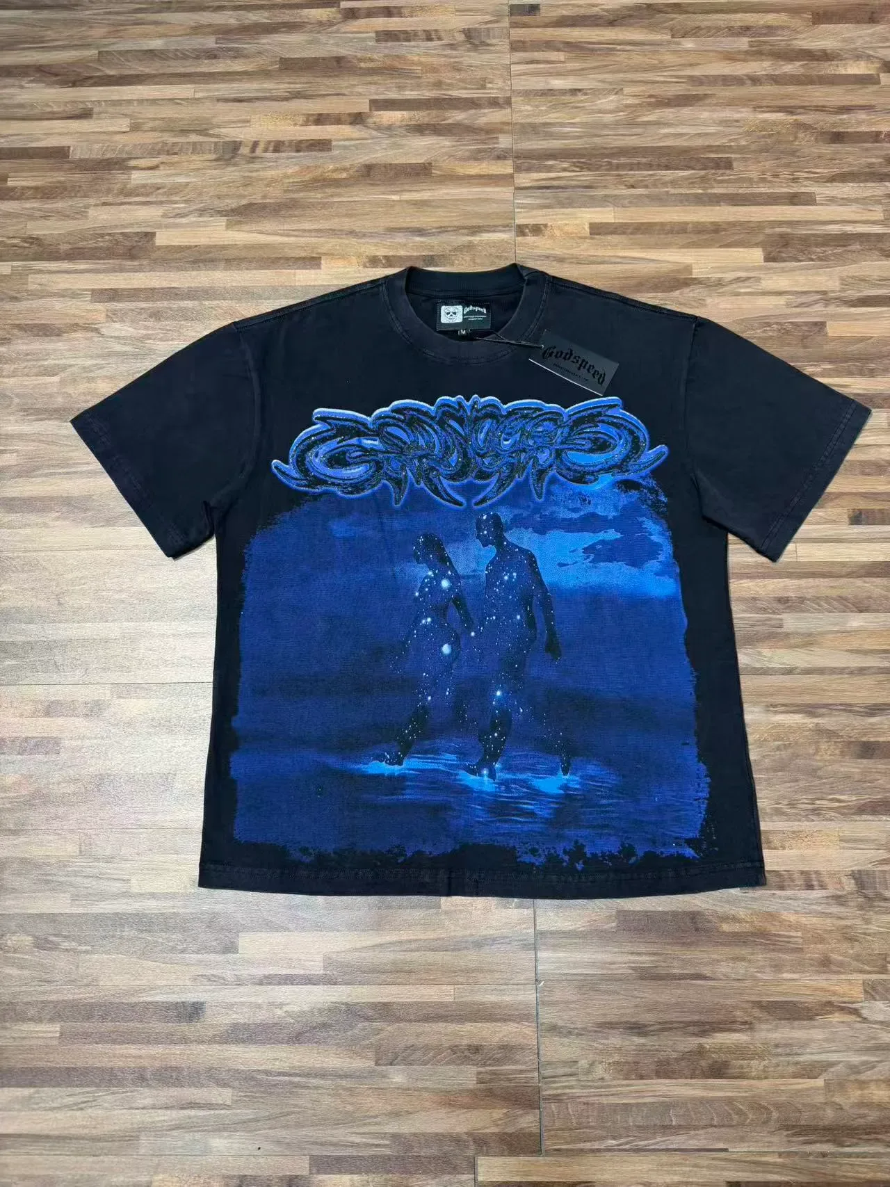 Camiseta negra Godspeed Cosmic Couple con estampado gráfico 2