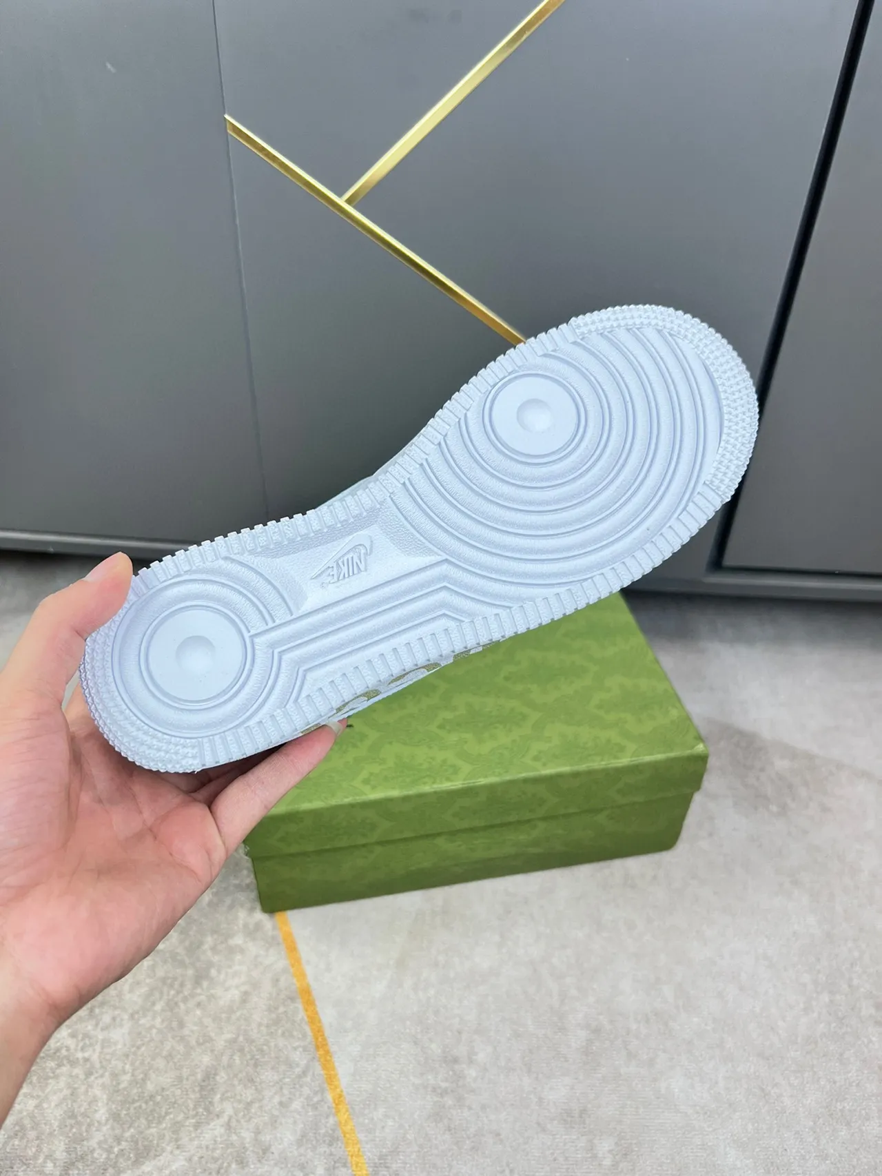 Gucci Ace White and Lime Green Script Logo Lifestyle Sneakers 4