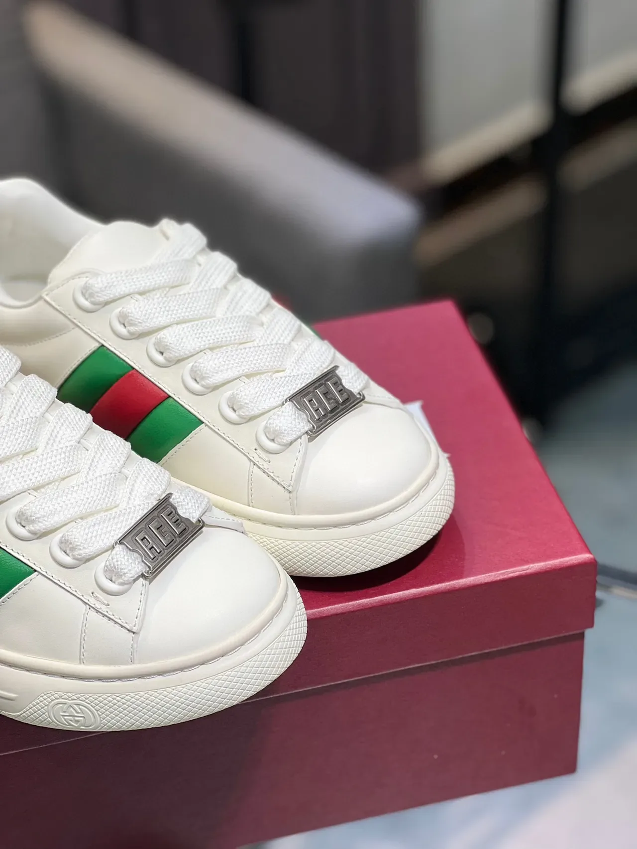 Tênis Gucci Ace Lifestyle Brancos Vermelhos Verdes com Listra Web 4