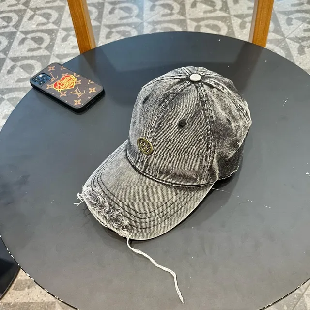 Gucci Casquette de béisbol de denim avec lavage acide 3