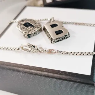 Gucci Alphabet Collection Chaîne Argent Noir Orné Gravé Collier