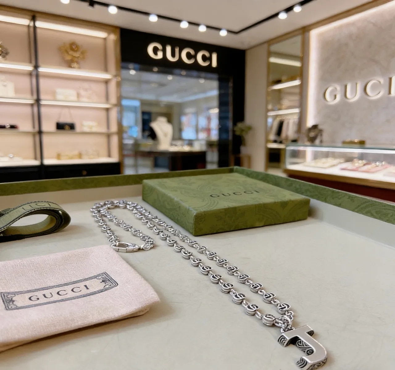Gucci Alphabet 'J' Initial Pendant Necklace 4