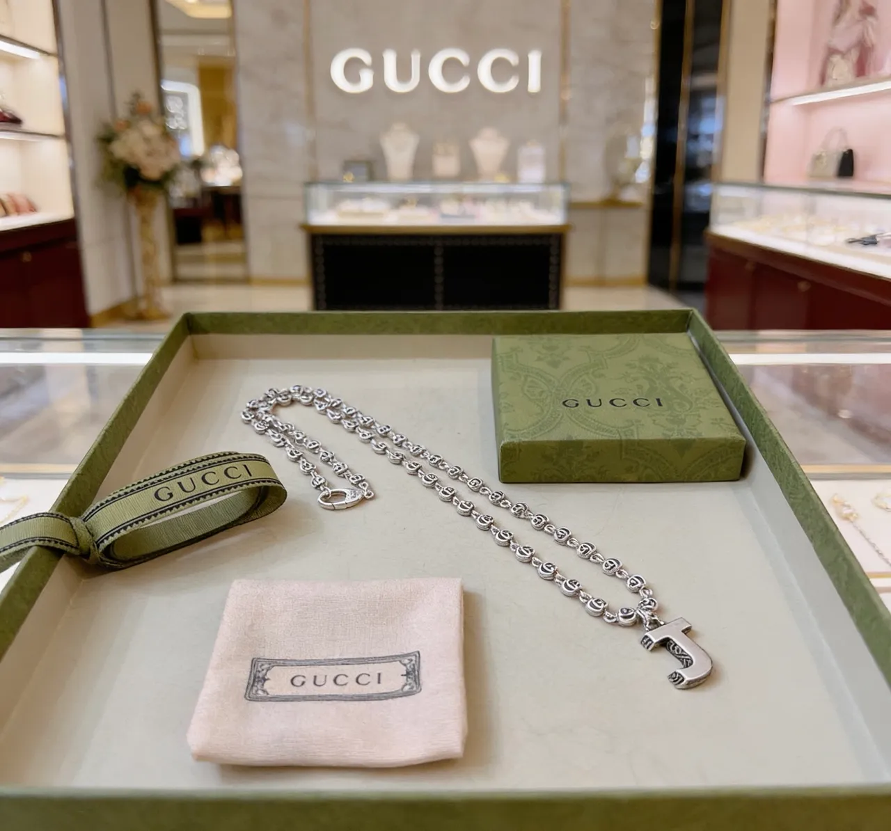 Gucci Alphabet 'J' Initial Pendant Necklace 6