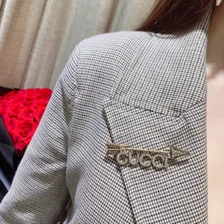 Gucci Arrow Crystal Brooch Houndstooth Blazer