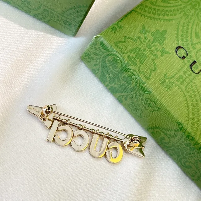 Gucci Arrow Crystal Brooch Houndstooth Blazer 7