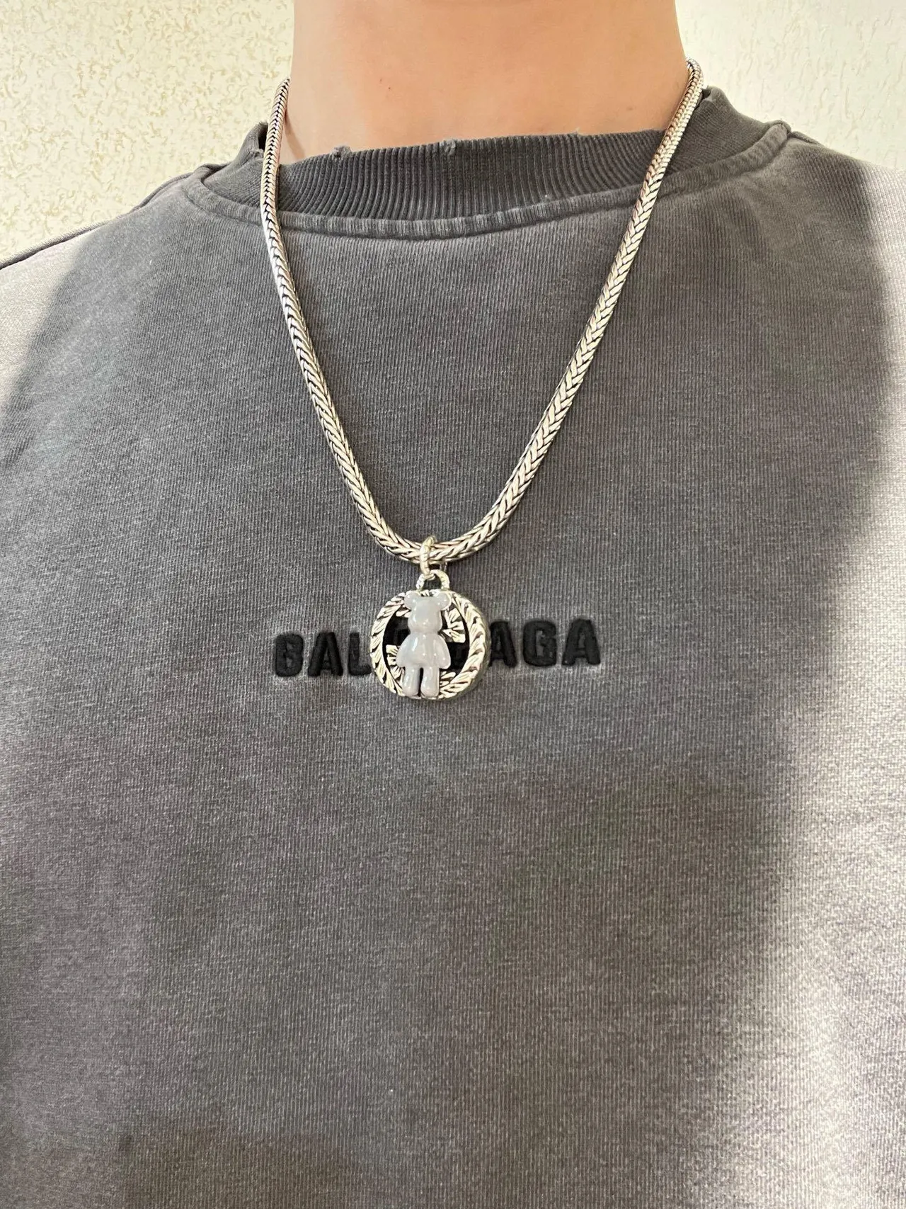 Gucci Bear Motif Silver Gray Braided Chain Wreath-Framed Pendant Necklace 5